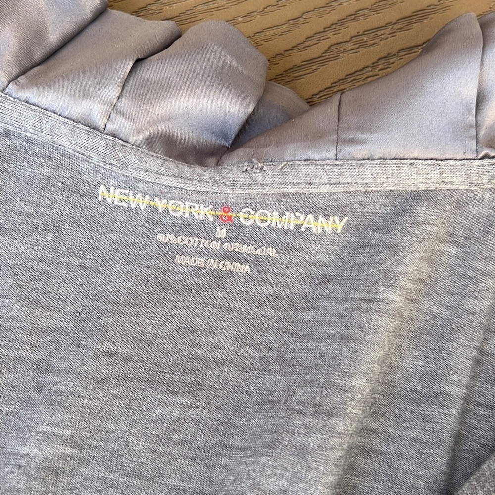 New York & Co heather gray sleeveless top with pleated satin collar and tie - Picture 5 of 6